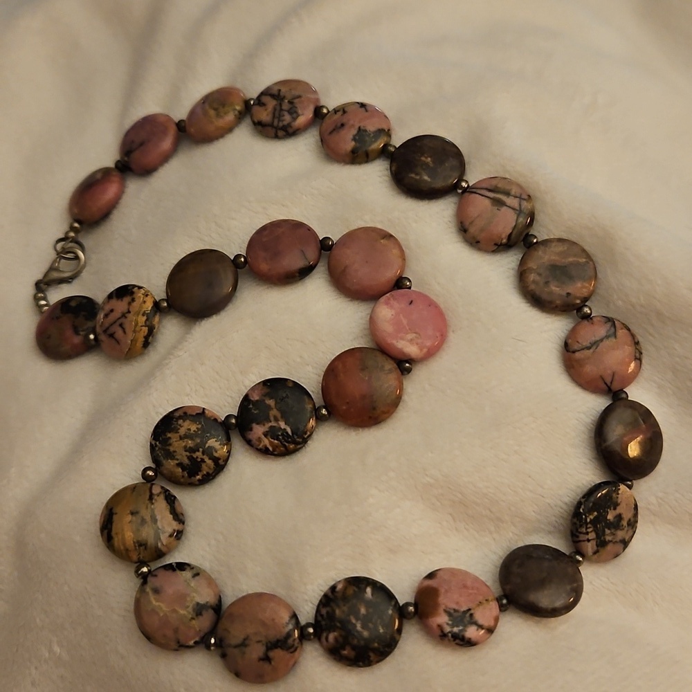 HANDMADE Pink Rhodonite Stone Circle Disc Beaded Necklace - Picture 6 of 6